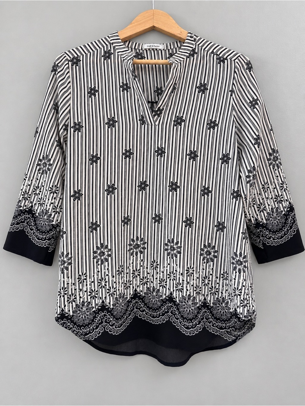 Profile Apparel Women’s M Black White Floral Stripe Tunic Blouse 3/4 Sleeve